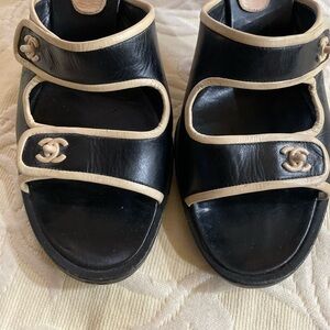 Chanel CC slides shoes - Very nice! 9.5 - Narrow